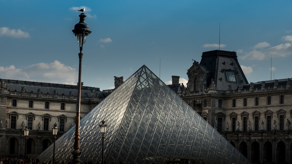 Découvrir le Musée du Louvre à Paris :  Histoire et Trésors